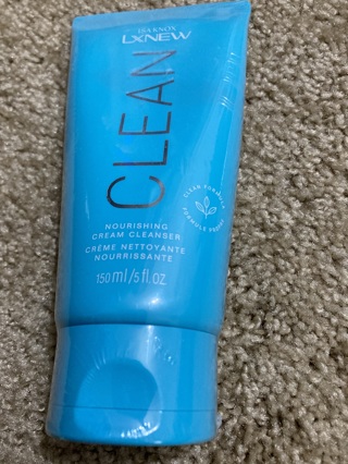 Avon Isa Knox Facial Cream Cleanser