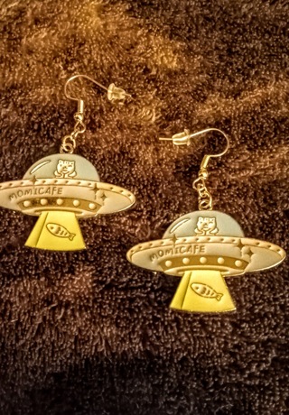 Cats on ufo earrings