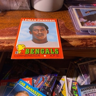 1971 topps lemar Parrish football card 