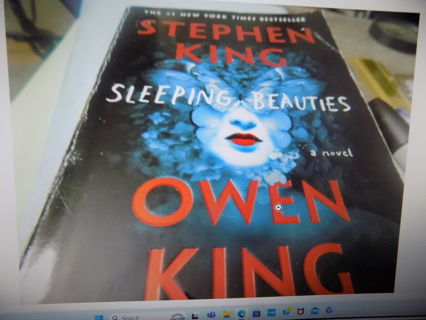 Stephen King Sleeping Beauties a paperback novel ex. cond.