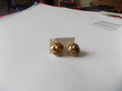 Earrings post, goldtone metal knot