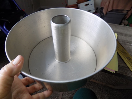 9 1/2 inch round aluminum bundt cake pan