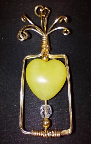 NECKLACE JUST BEAUTIFUL HAND MADE JADE HEART AND CRYSTAL WRAPPED IN 14 ROLLED GOLD WIRE BEAUTIFUL