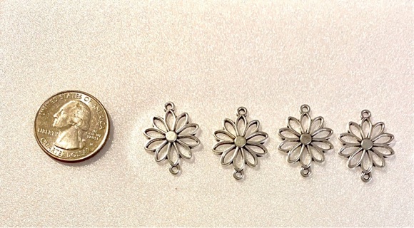 4pc  flowers charms