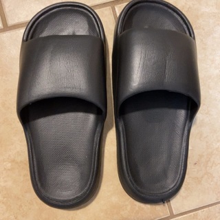 BN Indoor/Outdoor Slippers .