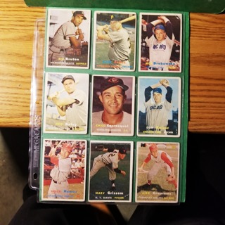 9 - LOT 1957 TOPPS - LOW TO MID GRADE - BASEBALL CARDS