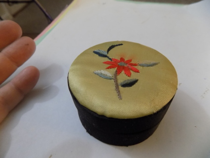 2 1/2 inch round satin trinketbox with orange flowers embroderied lid