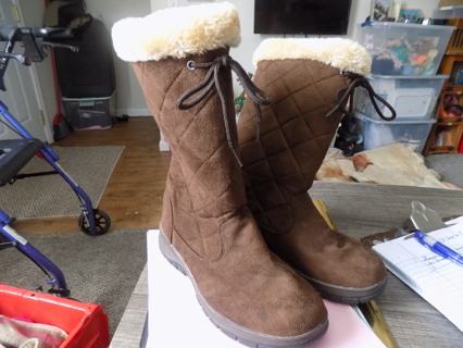 Itasia brown quiltred suede boots fur trim size 7