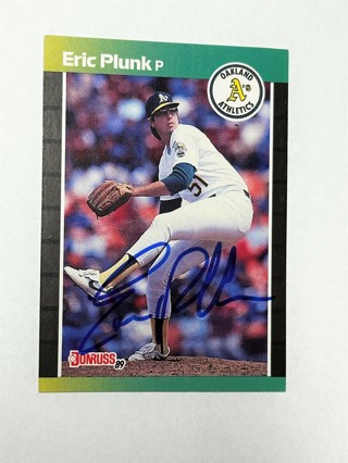 Autographed  1989 Donruss #125 ERIC PLUNK Oakland Athletics 