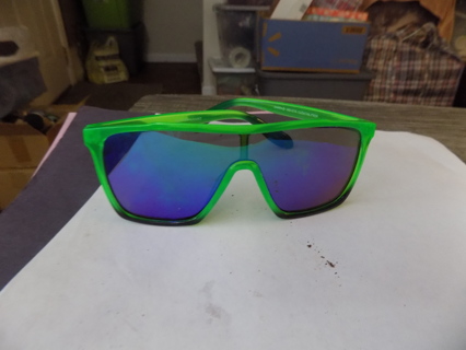 Childs mirrorred green sunglasses