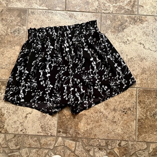 Women's Black & White Floral Elastic Waist Summer Shorts - 1XL (14)