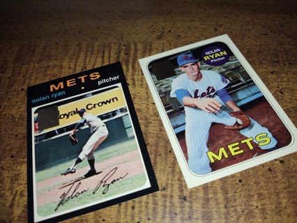 Two baseball card lot Nolan Ryan Hall of famer