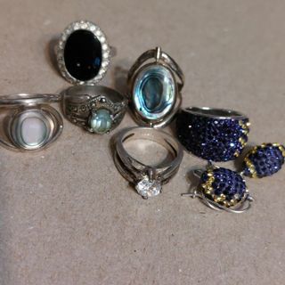6 sterling silver rings and earrings