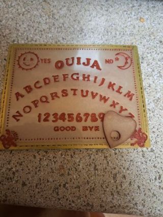 Ouija Board. +NOTE+ PICK YOUR COLOR!!!!