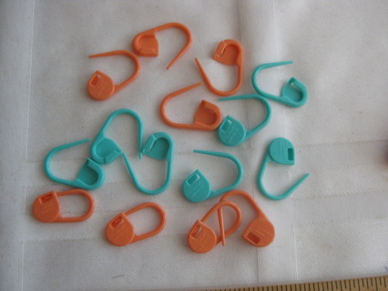 Knitting/crochet locking stitch markers, 15 pcs, pre-owned in perfect condition 