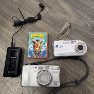 Cameras, Crash Bandicoot 7, Memorex AM/FM Stereo