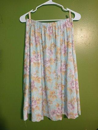 Pastel Skirt with Flowers Print / Ladies Size Medium