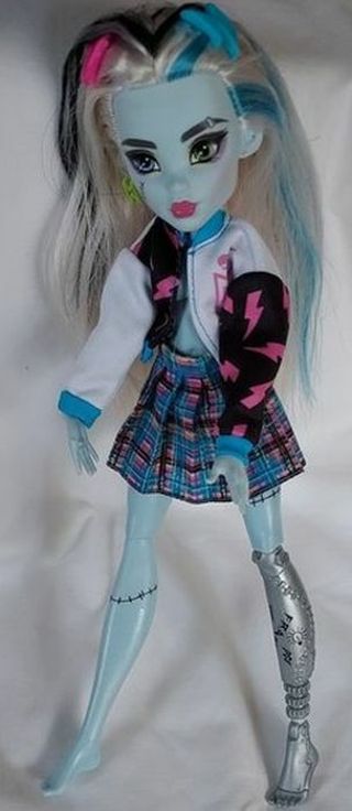 Monster High Doll ~ Frankie Stein with Prosthetic / Bionic Leg