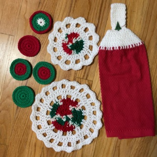 BN 8 Crochet CHRISTMAS KITCHEN items . 