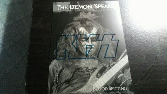 2009 KISS 360/PRESSPASS- THE DEMON SPEAKS- BLOOD SPITTING- BLUE EDITION TRADING CARD# 43