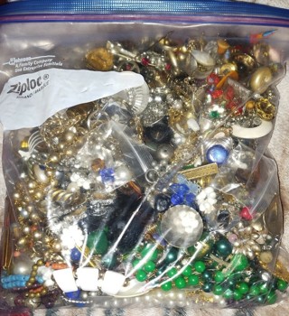 JEWELRY JUNK JEWELRY AND MAYBE A FEW BEADS OVER 14 POUNDS GOTTA GO LOW PRICE TAKE A LOOK.