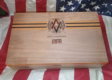 AVO UVEZIAN wood cigar box