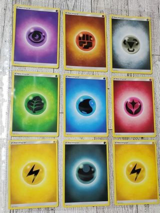 9 Pokémon 2017 Energy Cards