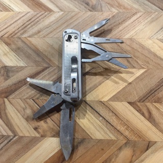 SUPPLY / GEAR & TOOLS LEATHERMAN FREE T4 MULTI-TOOL 