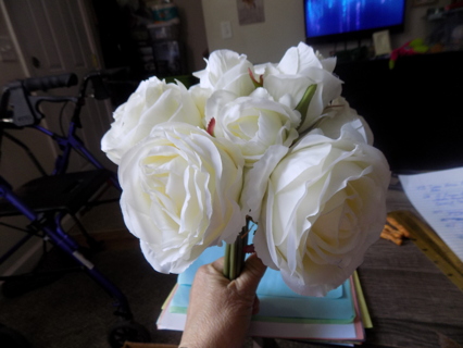 Bouquet of white silk roses