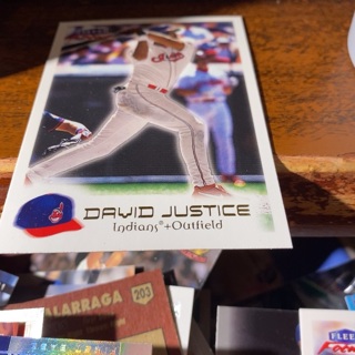 2000 fleer focus David justice baseball card 