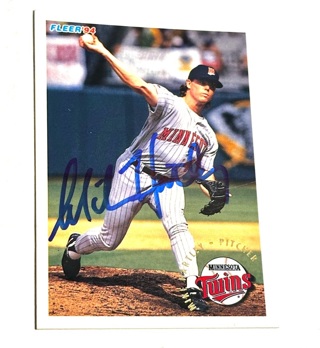 Autographed Mike Hartley Minnesota Twins 1994 Fleer Baseball Card #207