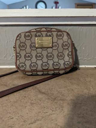 Small Michael Kors purse monogram cross body