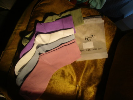 5 brand new comfy pairs ladies or girls socks/fits size 7-11