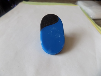 2 inch blue and  black magnetic clip for fridge for notes