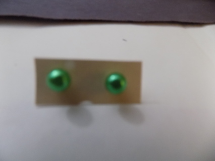 medium green pearl post earrings