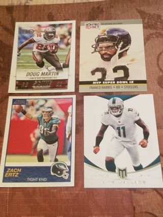 4 FOOTBALL CARDS