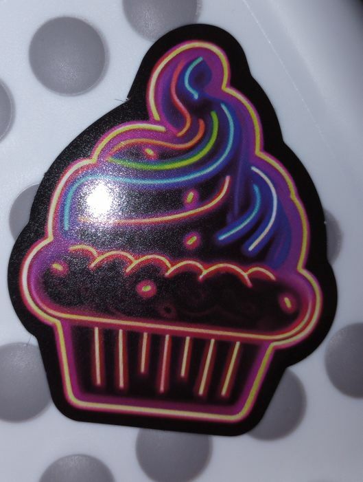 FREE: Cupcake sticker.
