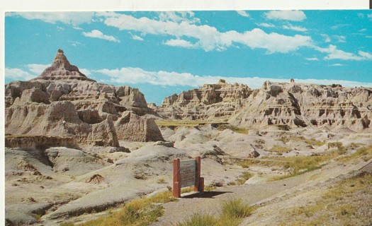 Vintage Unused Postcard: i: Badlands of South Dakota