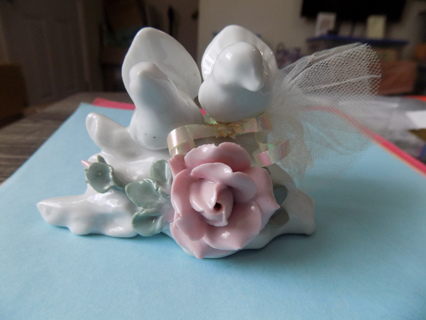 Fine porcelain pair of doves on log with large 3D rose on front, toole ribbon accent 4 inch