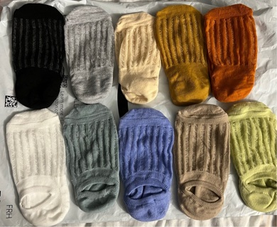 Brand New: TEN Pairs Size Large Solid Colored Ankle Socks w/ Tabs. Poly/Cotton/Spandex