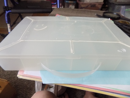 Divided acrylic craft box with handle and 17 sections