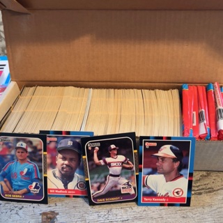 Box of Baseball Cards approx 600