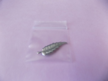 1 1/2 inch silvertone deep veined leaf charm