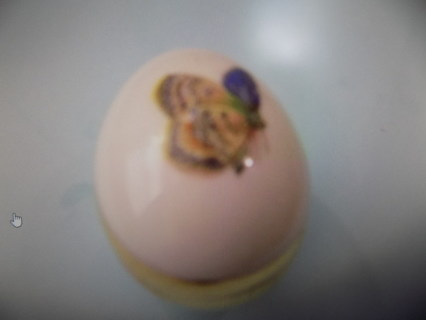 Limoges/France Trinketbox pill box 1 3/4 round Butterfly painted lid