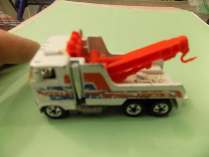 Hot Wheels Vintage White tow truck with red rear