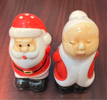 Mr and Mrs Claus S&P Shakers 
