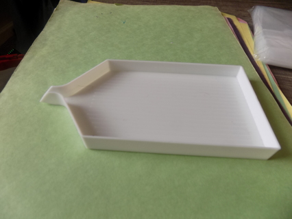 White long large ribbed tray for holding diamond art beads while working it 6 1/2 x 3