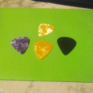 #1-4 Guitar Picks