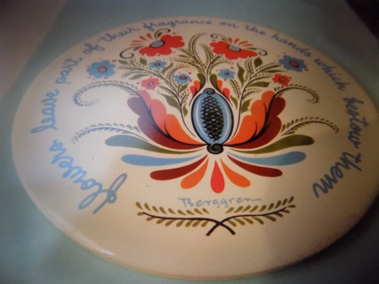 Vintage 1965 Berggsten Traynor original signed floral ceramic trivet wall hanging 6 inch round