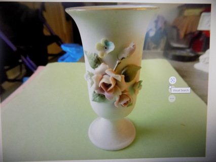 Lefton Vintage mini bud vase 3 D pink rose and lines on front TIG about 5 inch